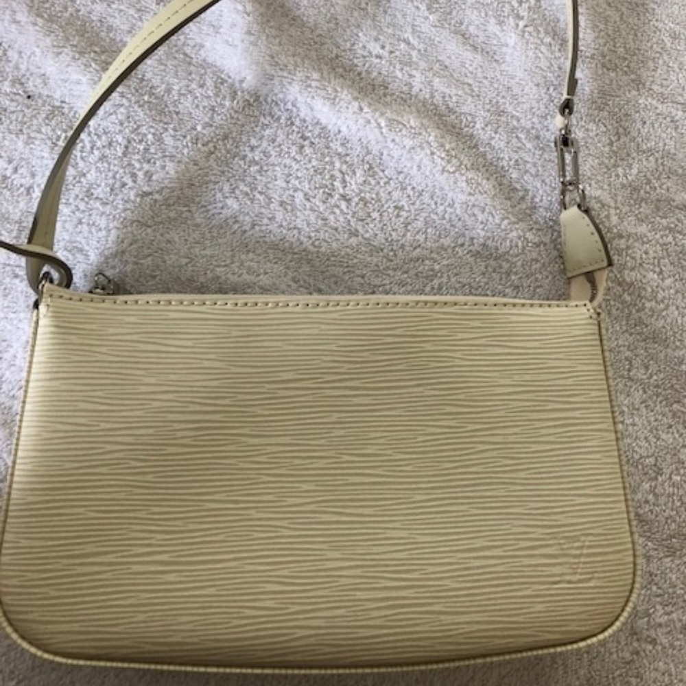 Louis Vuitton Epi Leather pouchette NM